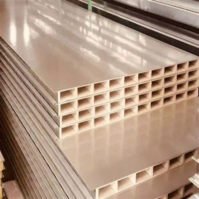 Tetto o parete in pannelli sandwich